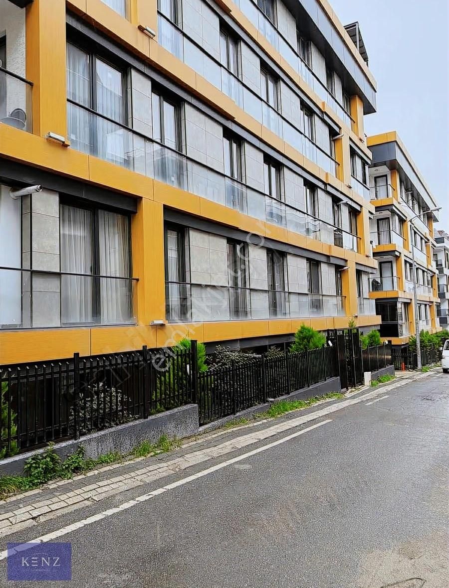 Ulaşım Sorunu Yok ! Libadiye Cadde Üzeri Kiralık 2+1