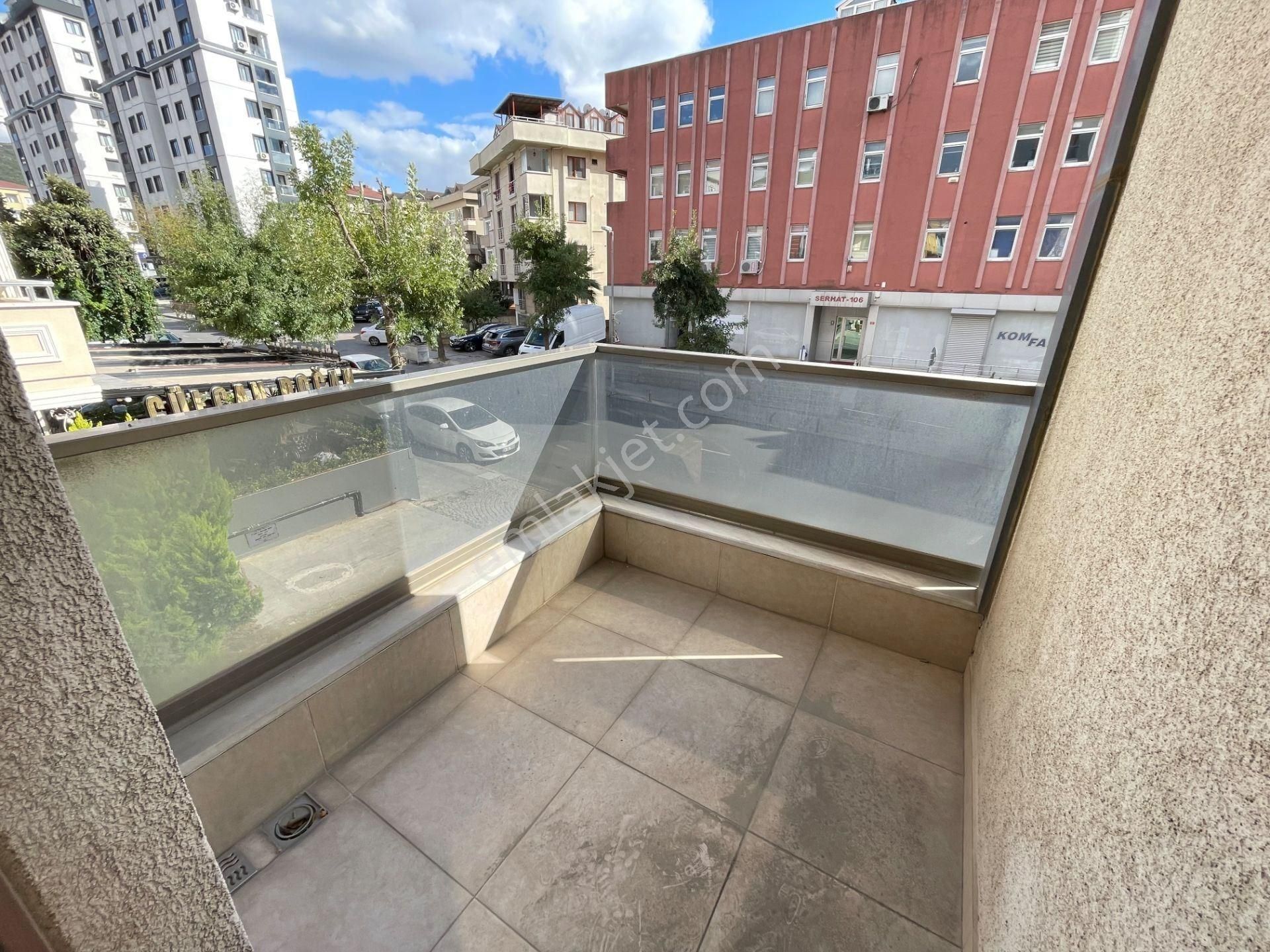 Ataşehir İnönü Mah.de, İskanlı Ve Kapalı Otoparklı Binada, 3+1 Satılık Daire - Görsel 5