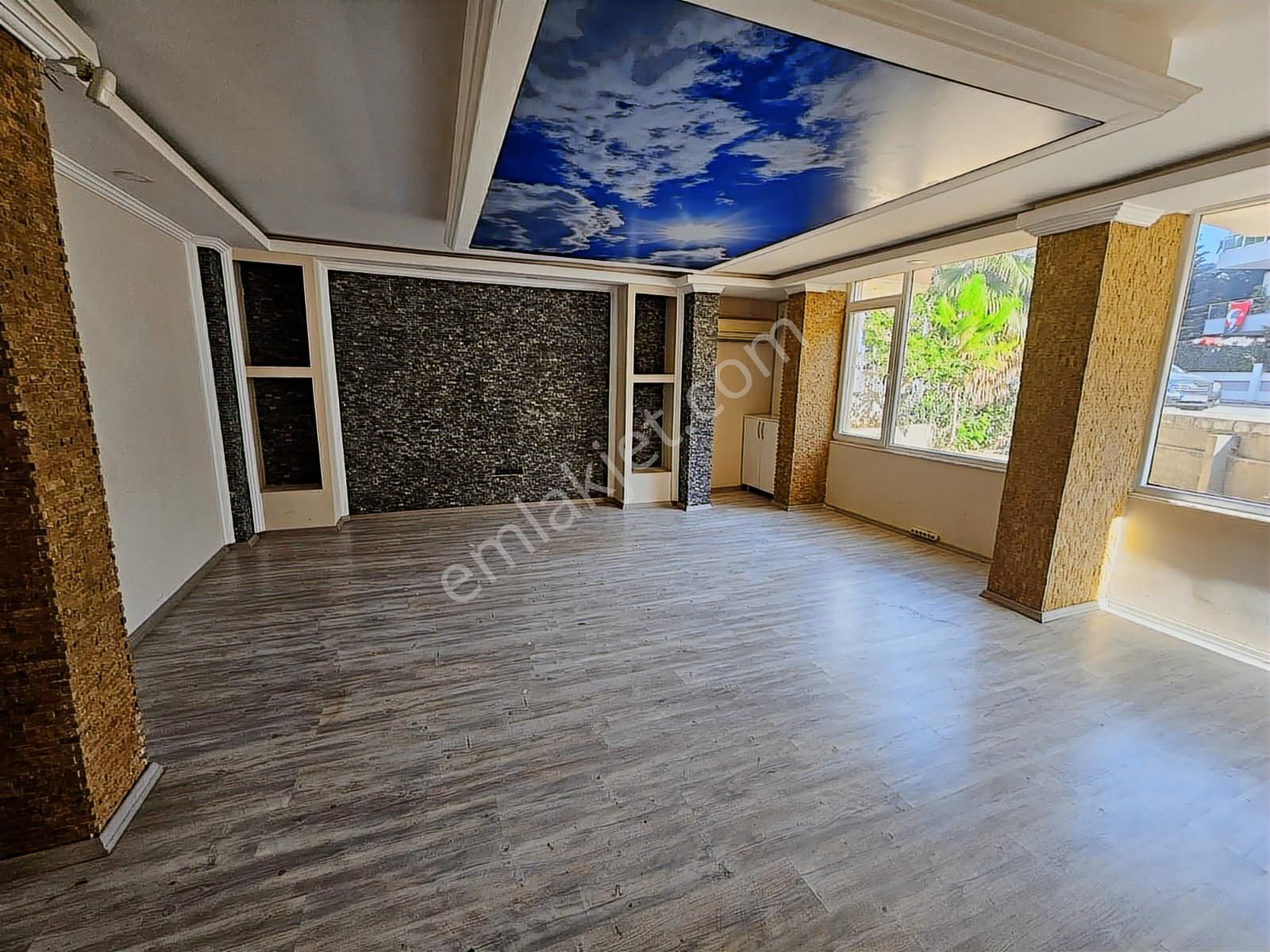 Güzeloba'da Cadde Üzeri Kiralık Geniş Dükkan - Görsel 4
