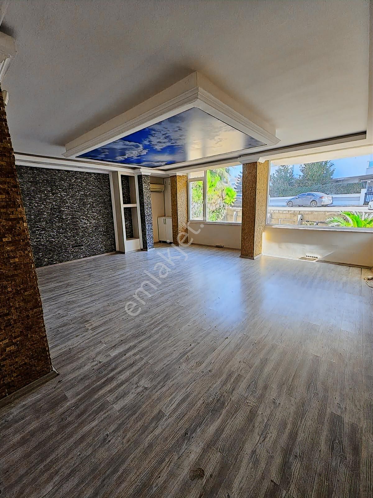 Güzeloba'da Cadde Üzeri Kiralık Geniş Dükkan - Görsel 3