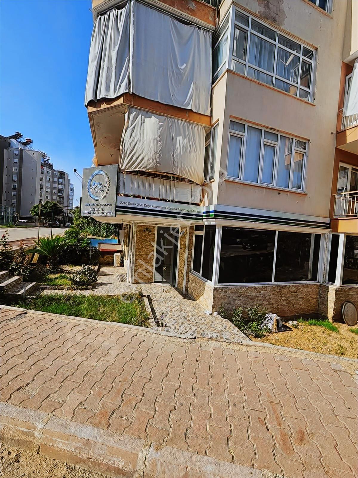 Güzeloba'da Cadde Üzeri Kiralık Geniş Dükkan - Görsel 6