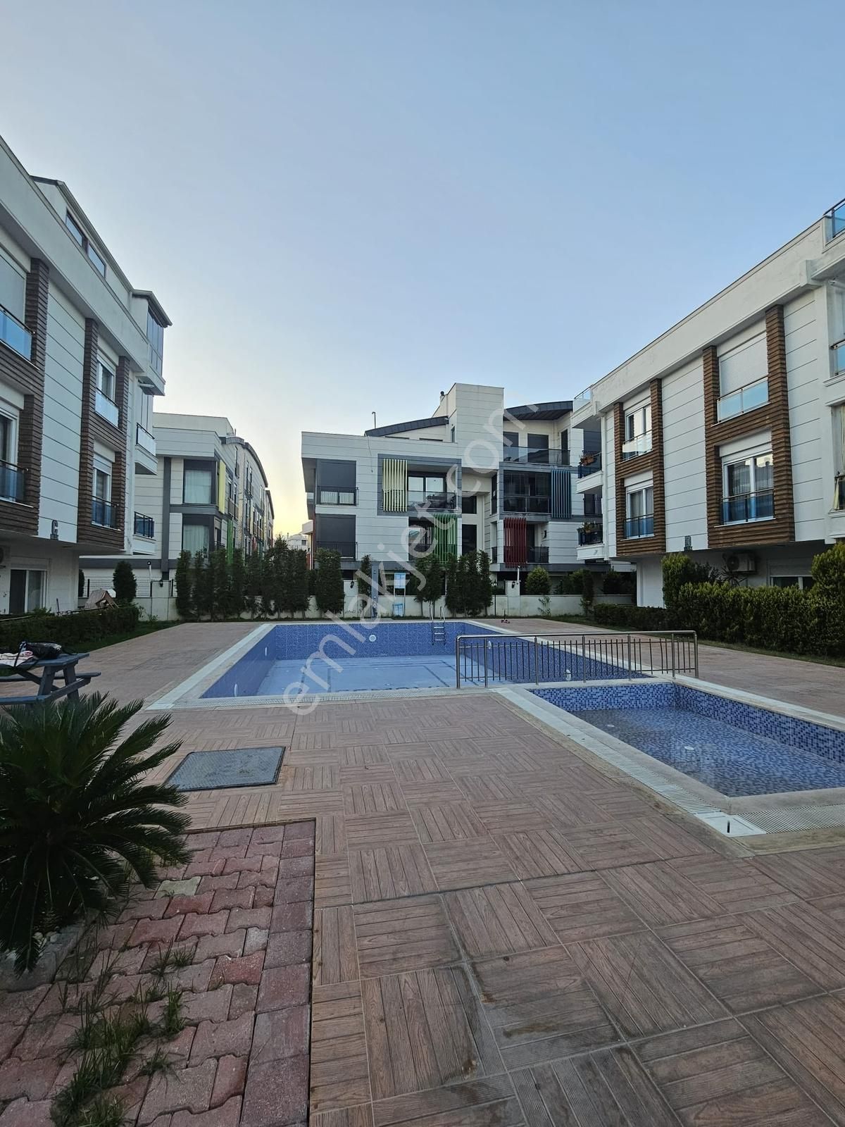 Güzeloba Ayrı Mutfaklı Havuzlu Kapalı Otoparklı 4+1