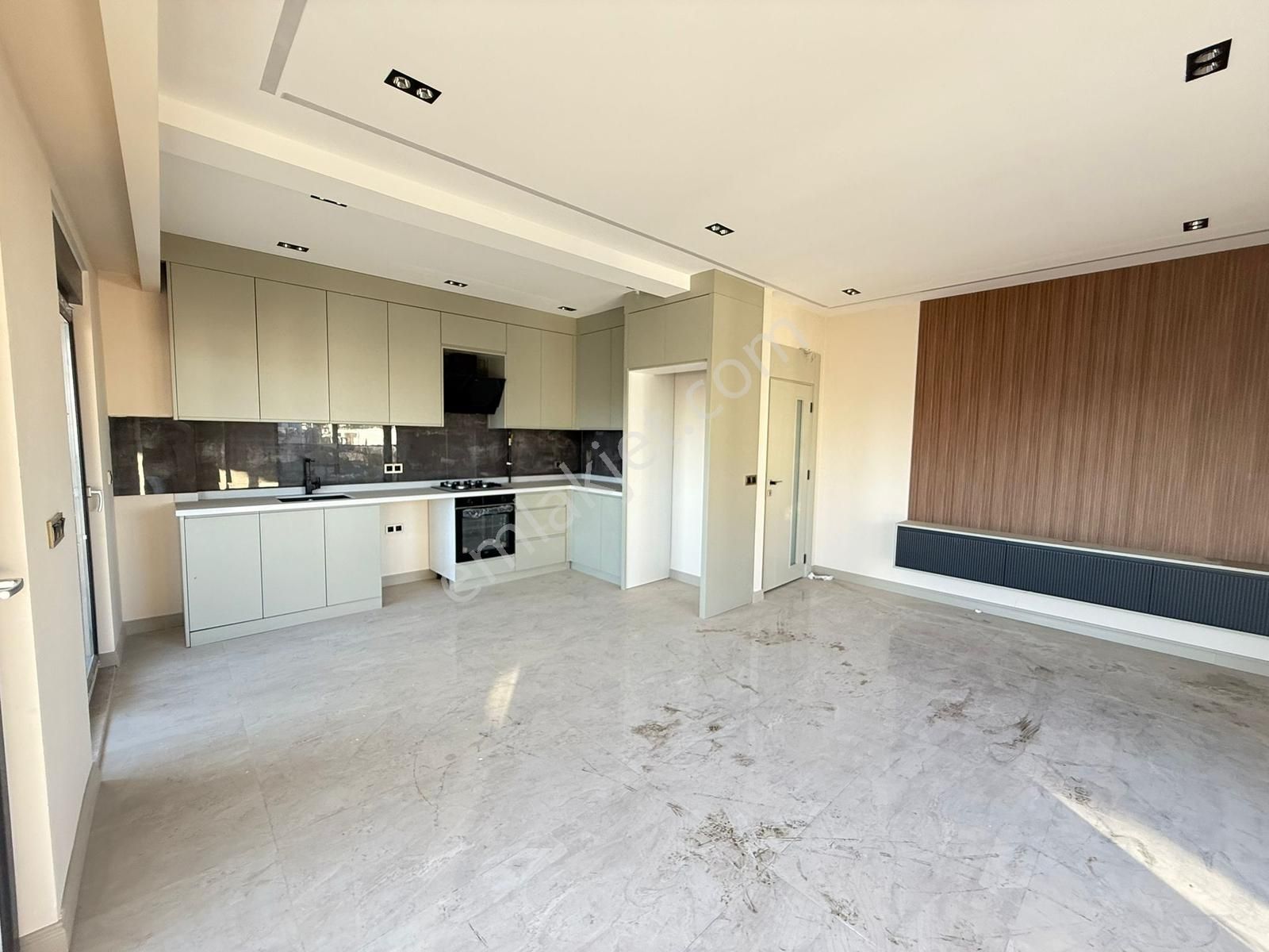 Rauf Denktaş Cad. Lüx Site'de 2+1 Bahçe Katı Satılık Daire - Görsel 6