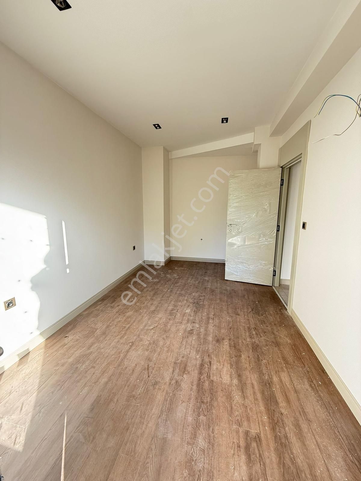 Rauf Denktaş Cad. Lüx Site'de 2+1 Bahçe Katı Satılık Daire - Görsel 2