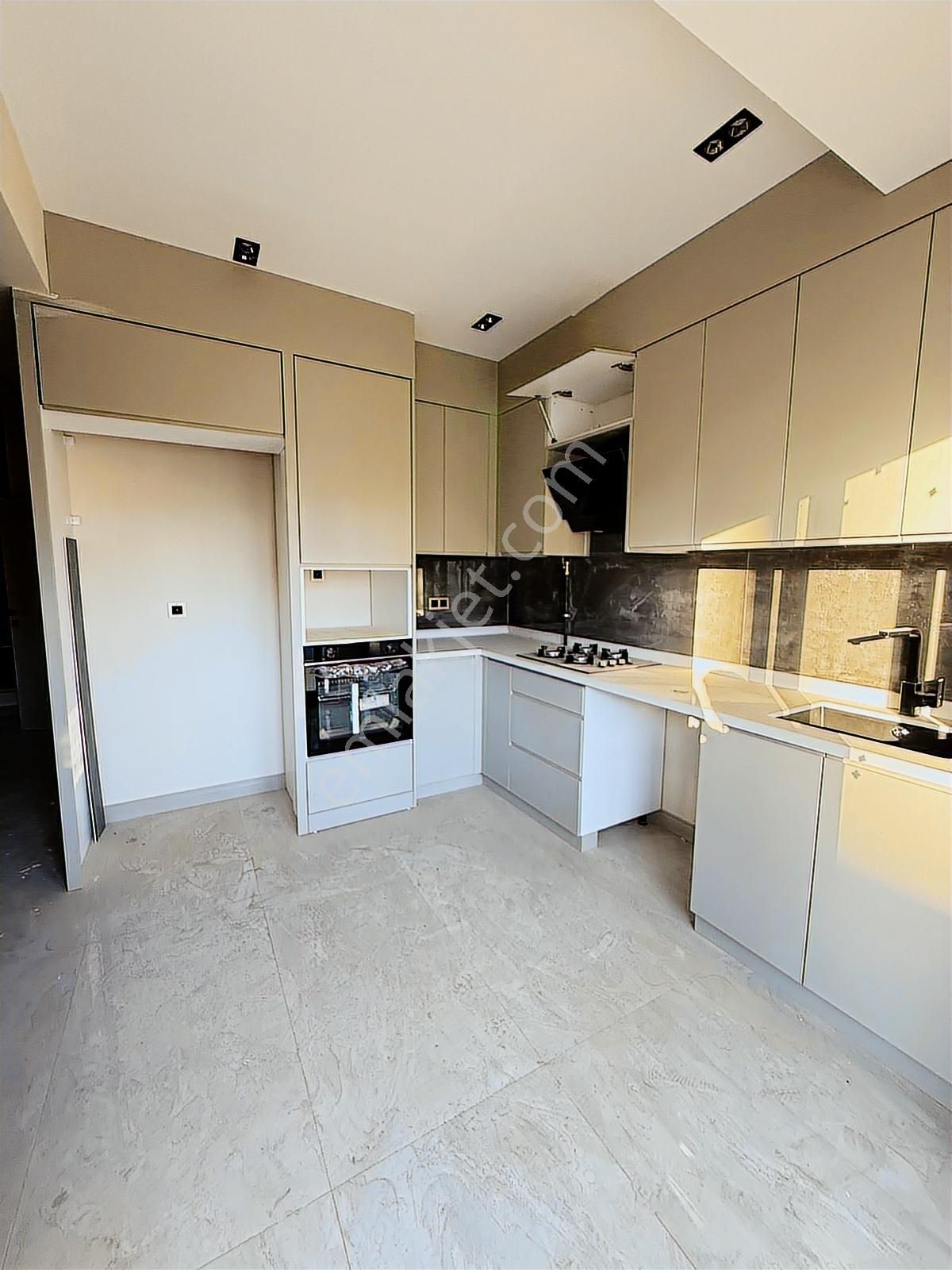 Rauf Denktaş Cad. Lüx Site'de 2+1 Bahçe Katı Satılık Daire - Görsel 34