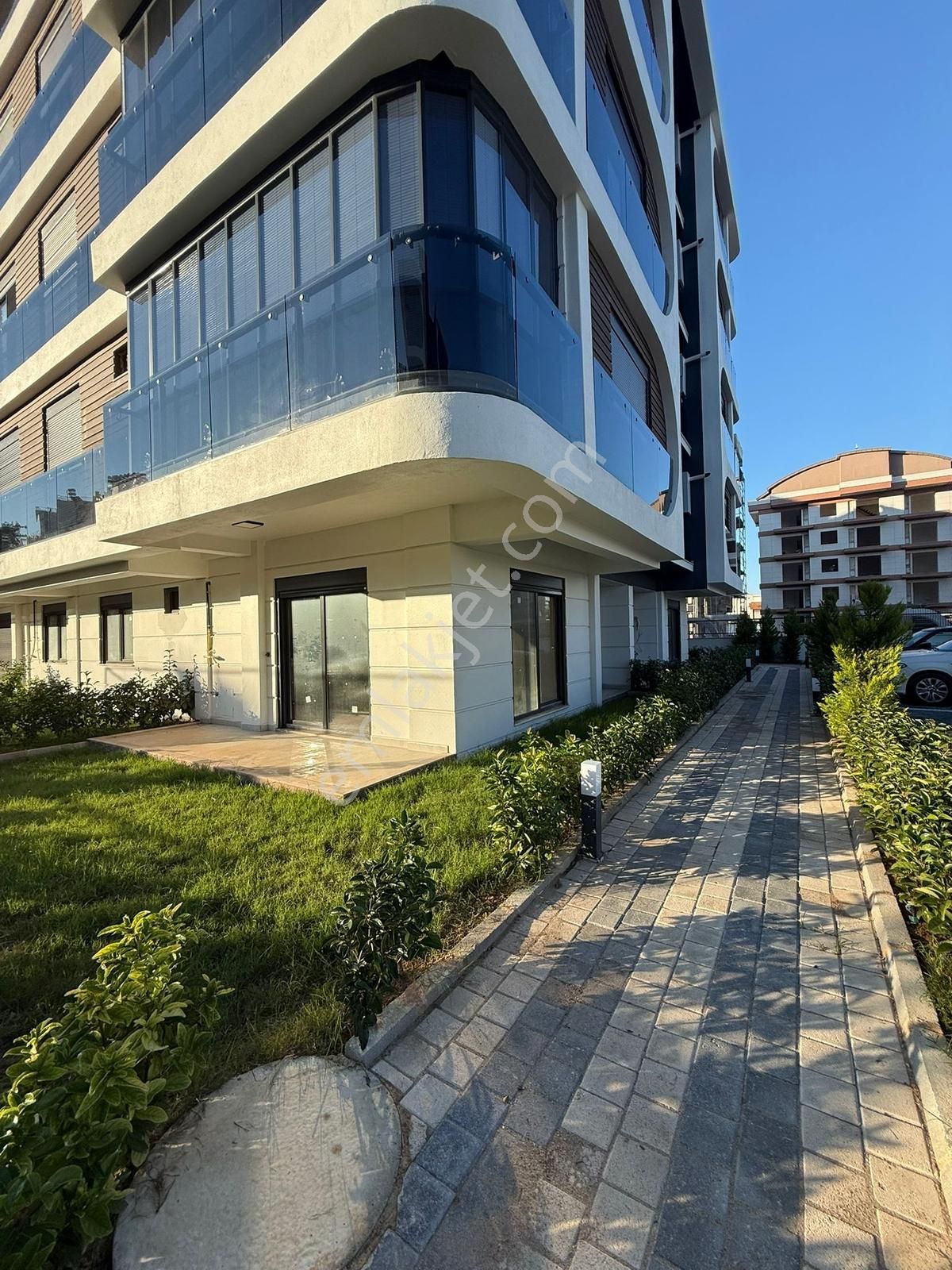 Rauf Denktaş Cad. Lüx Site'de 2+1 Bahçe Katı Satılık Daire - Görsel 3