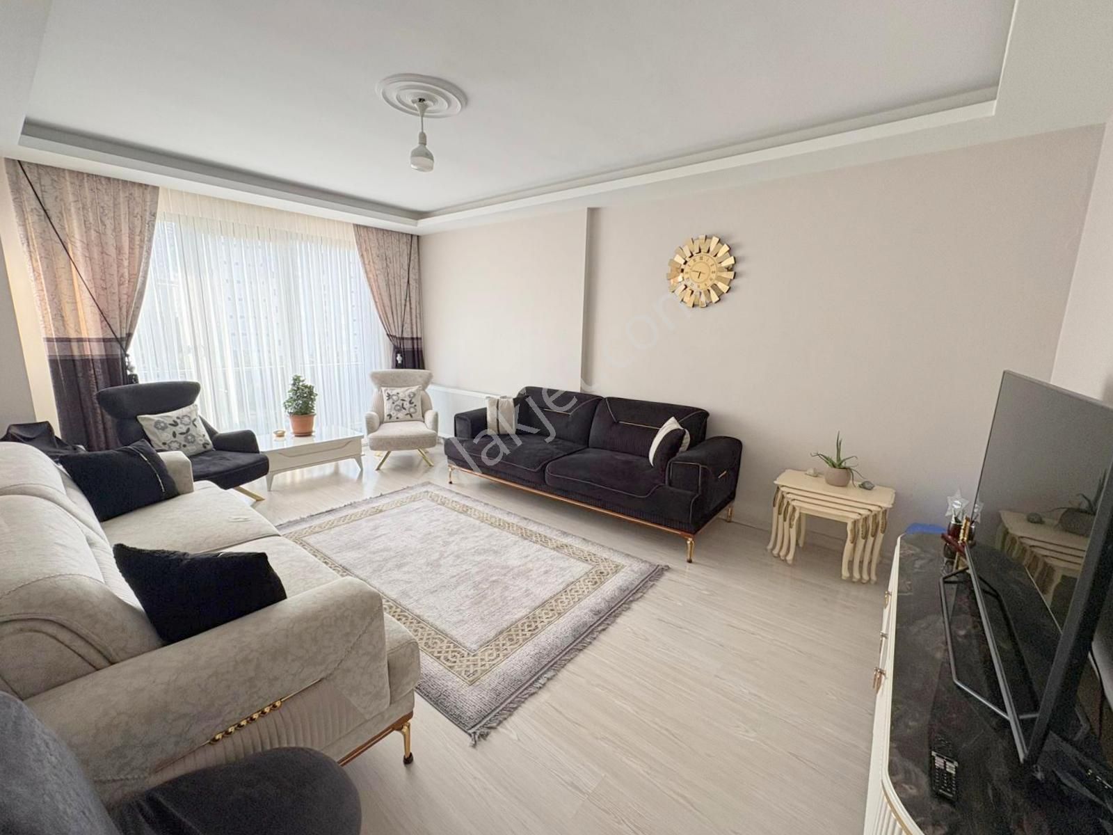 Mertcan'dan Metroya 5dk Havuzlu Güvenlikli Site İçi Ara Kat 2+1