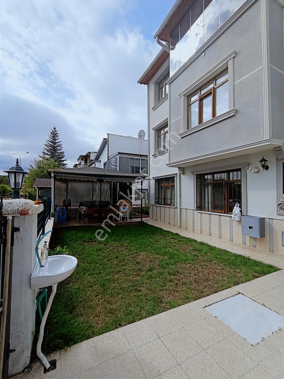 Kardelen'de 85m2 Geniş Bahçeli - Yapılı - İç Köşe Tripleks - Görsel 4