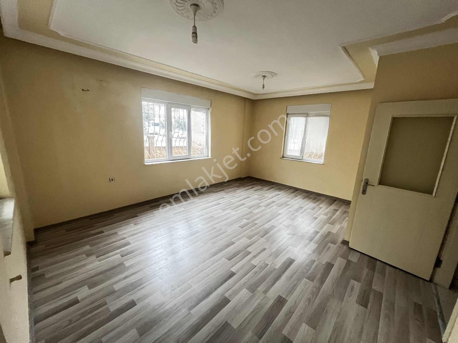 Yenidoğan Mahallesinde 2+1 Bakımlı Giriş Kat Kiralık Daire - Görsel 27