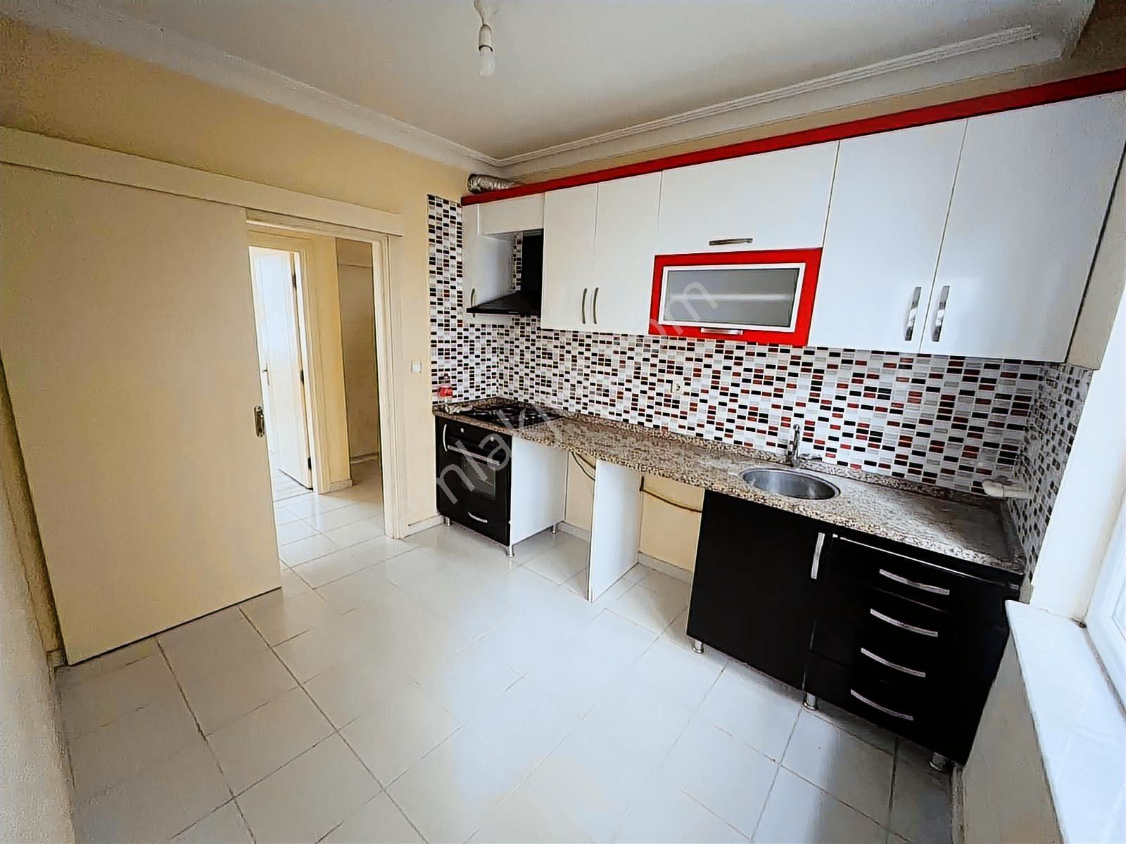 Yenidoğan Mahallesinde 2+1 Bakımlı Giriş Kat Kiralık Daire