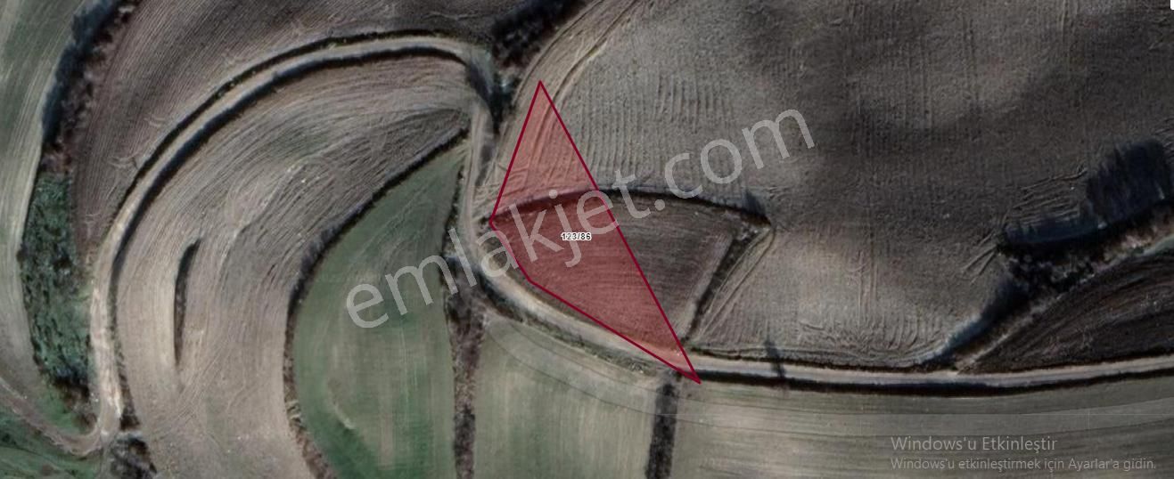 Remax Ahmet'ten Satılık 1.362 M2 Tarla Arnavutköy/yassıören Mh.