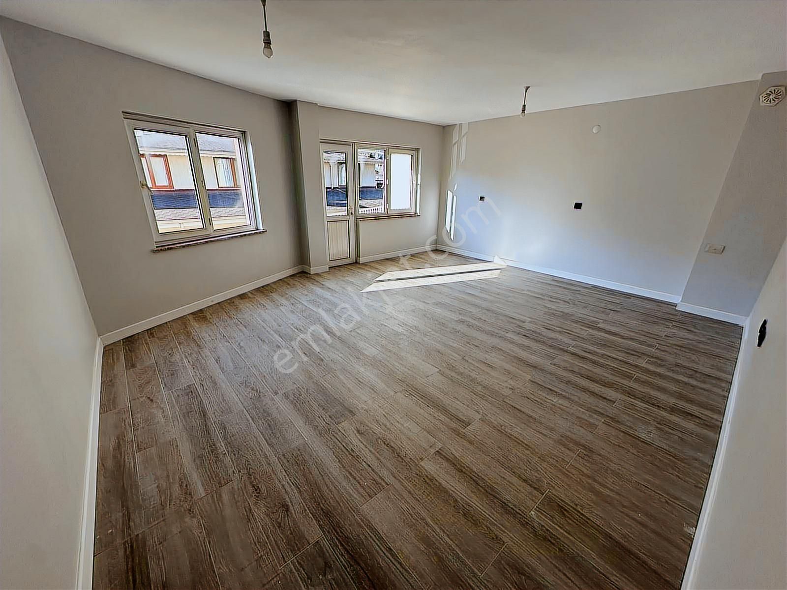 Değirmenönü Mah Komple Yenilenmiş 3+1 Çift Balkonlu Daire D112