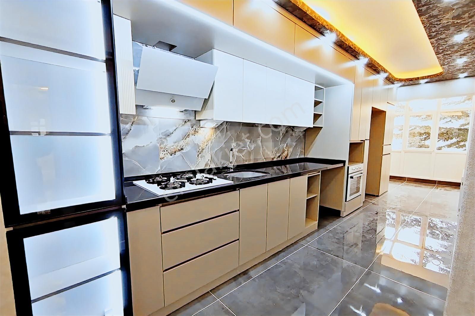 Ufuk Özdemir'den Çilek Sokak'ta Ultra Lüks Yapılı Bağımsız 3+1