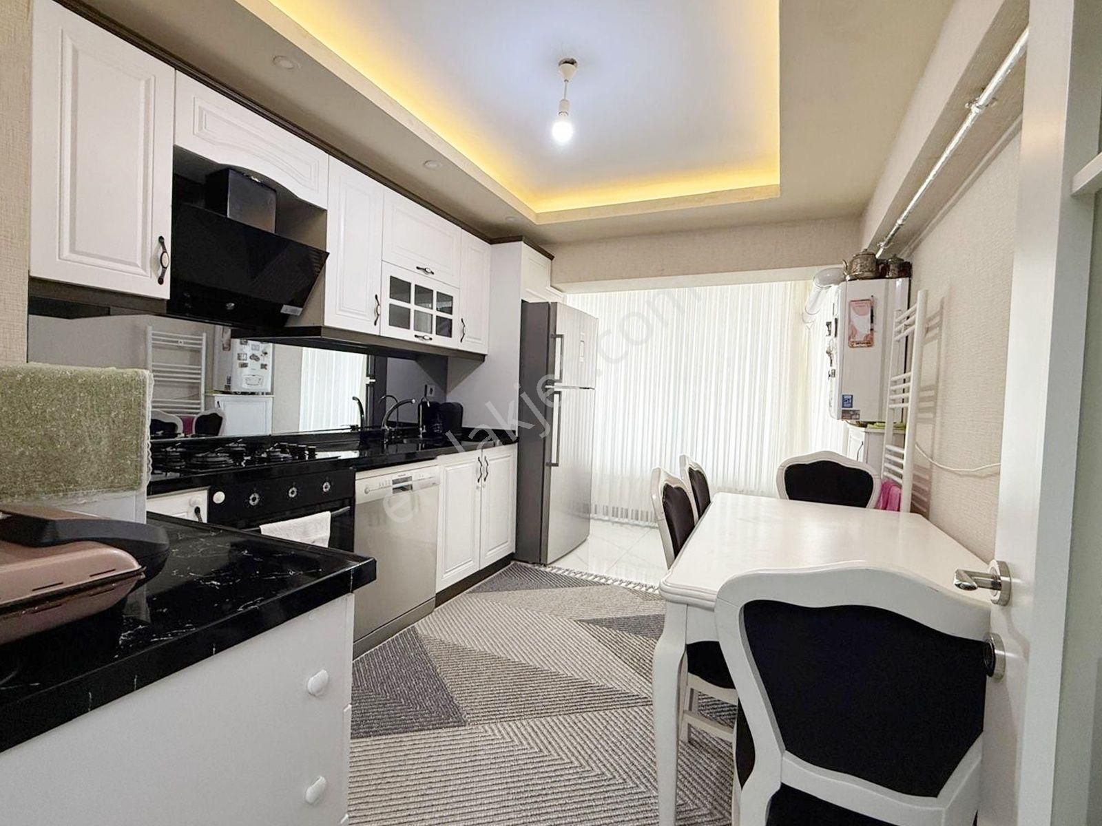 Ufuk Kılıç Emlak'tan Merkezi Konumda Masrafsız 3+1 Daire