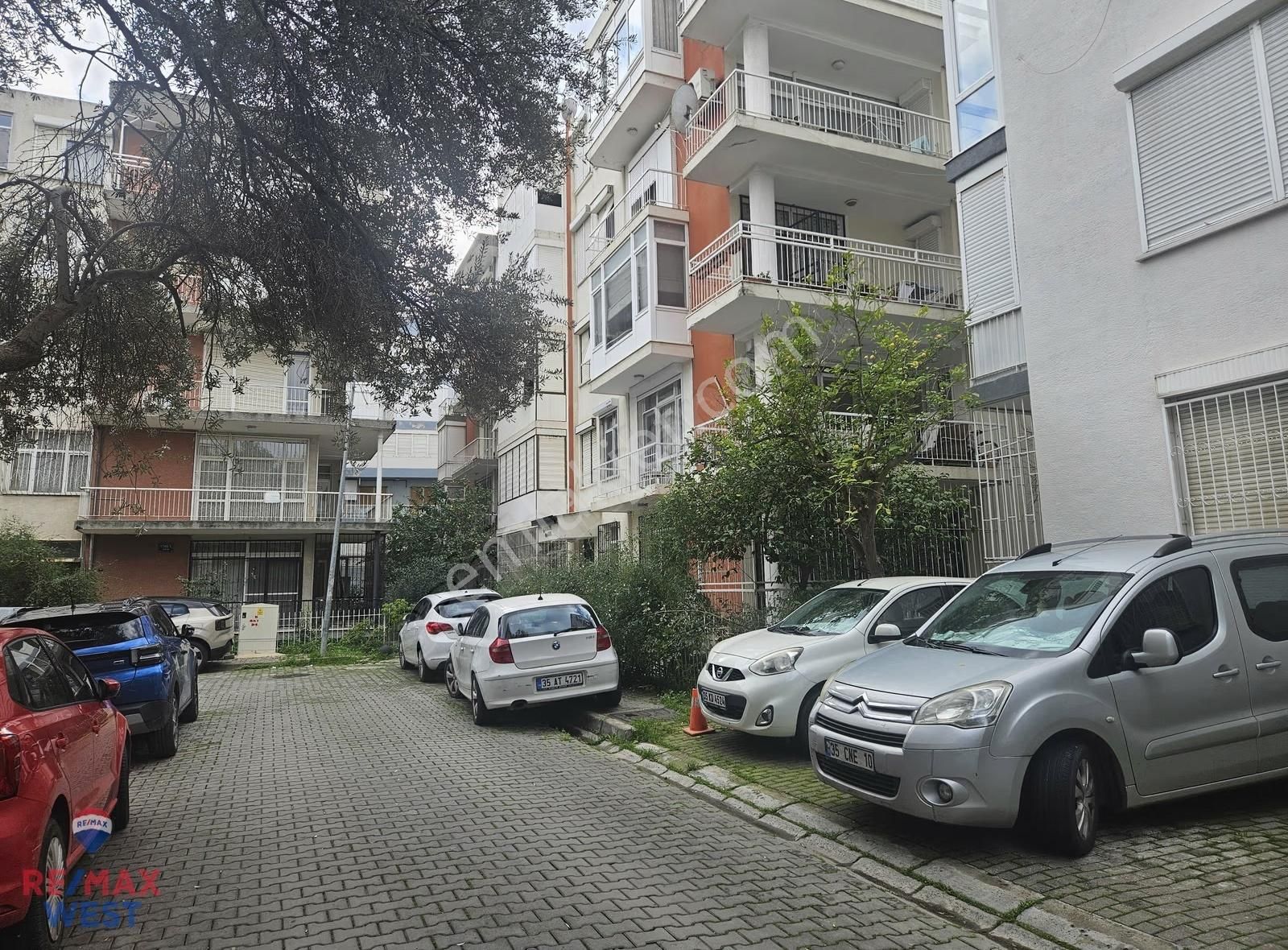 Karşıyaka Çamlık Sahile Yakın Bahçe Katı Kiralık 3+1 Daire