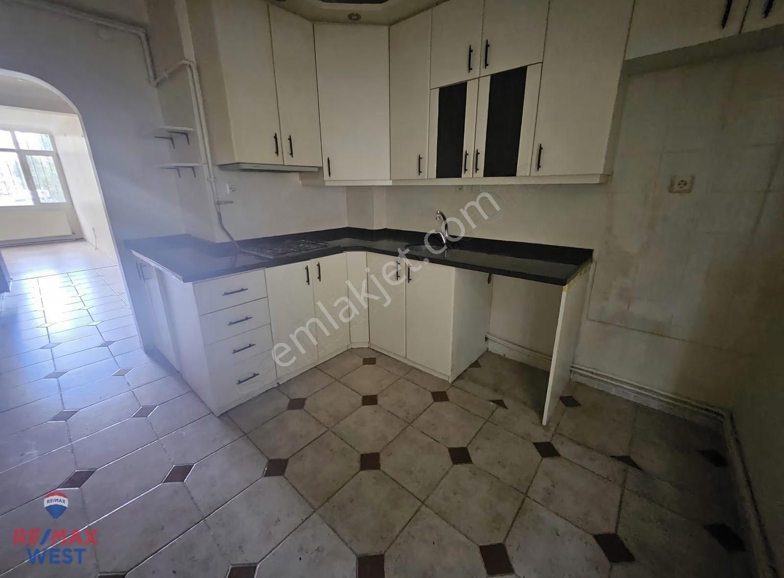 Karşıyaka Çamlık Sahile Yakın Bahçe Katı Kiralık 3+1 Daire - Görsel 3