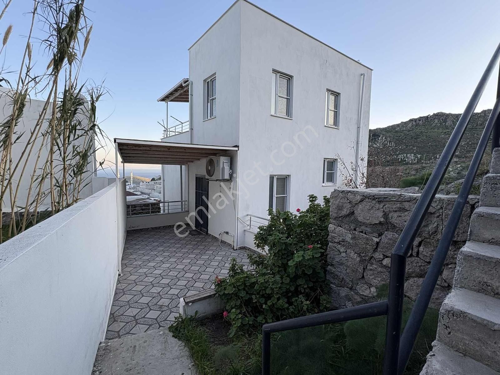 Yahşi'de Plajlı Sitede Yıllık Kiralık Müstakil Villa