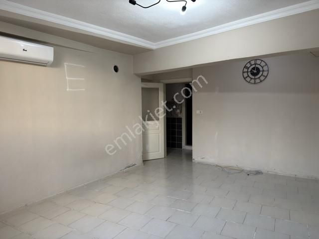 Bornova Merkezde Kiralık 2+1 Daire - Görsel 8