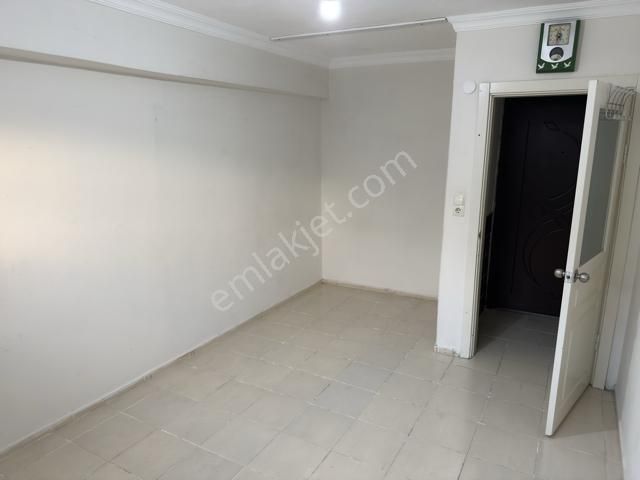 Bornova Merkezde Kiralık 2+1 Daire - Görsel 13