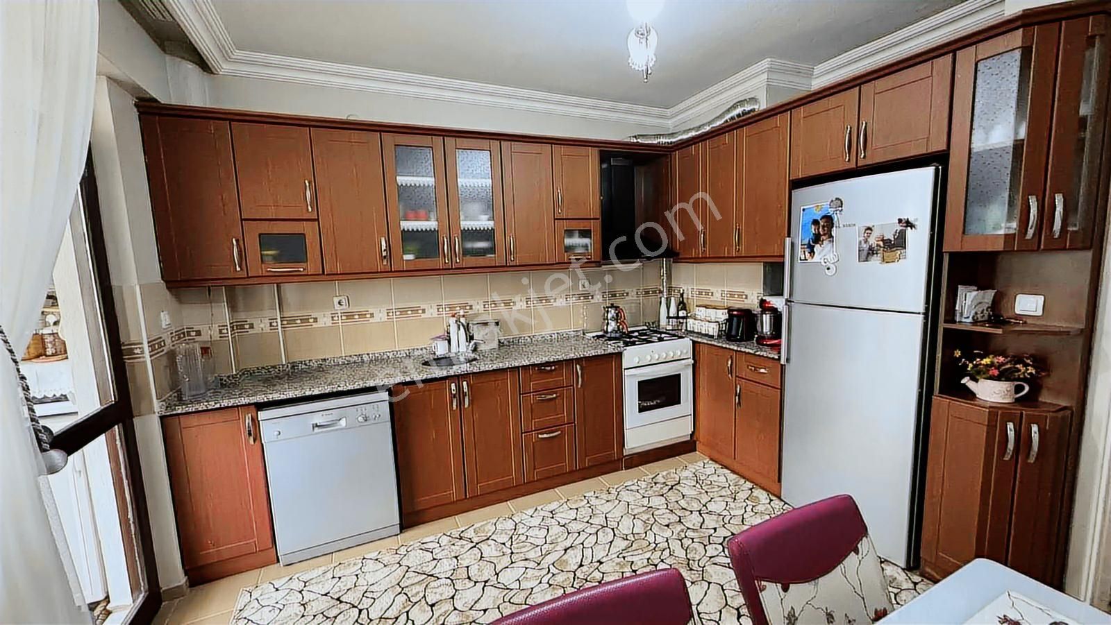 Fetih Caddesinde Merkezi Konumda Net 150 M2 Büyük 3+1 Daire - Görsel 24