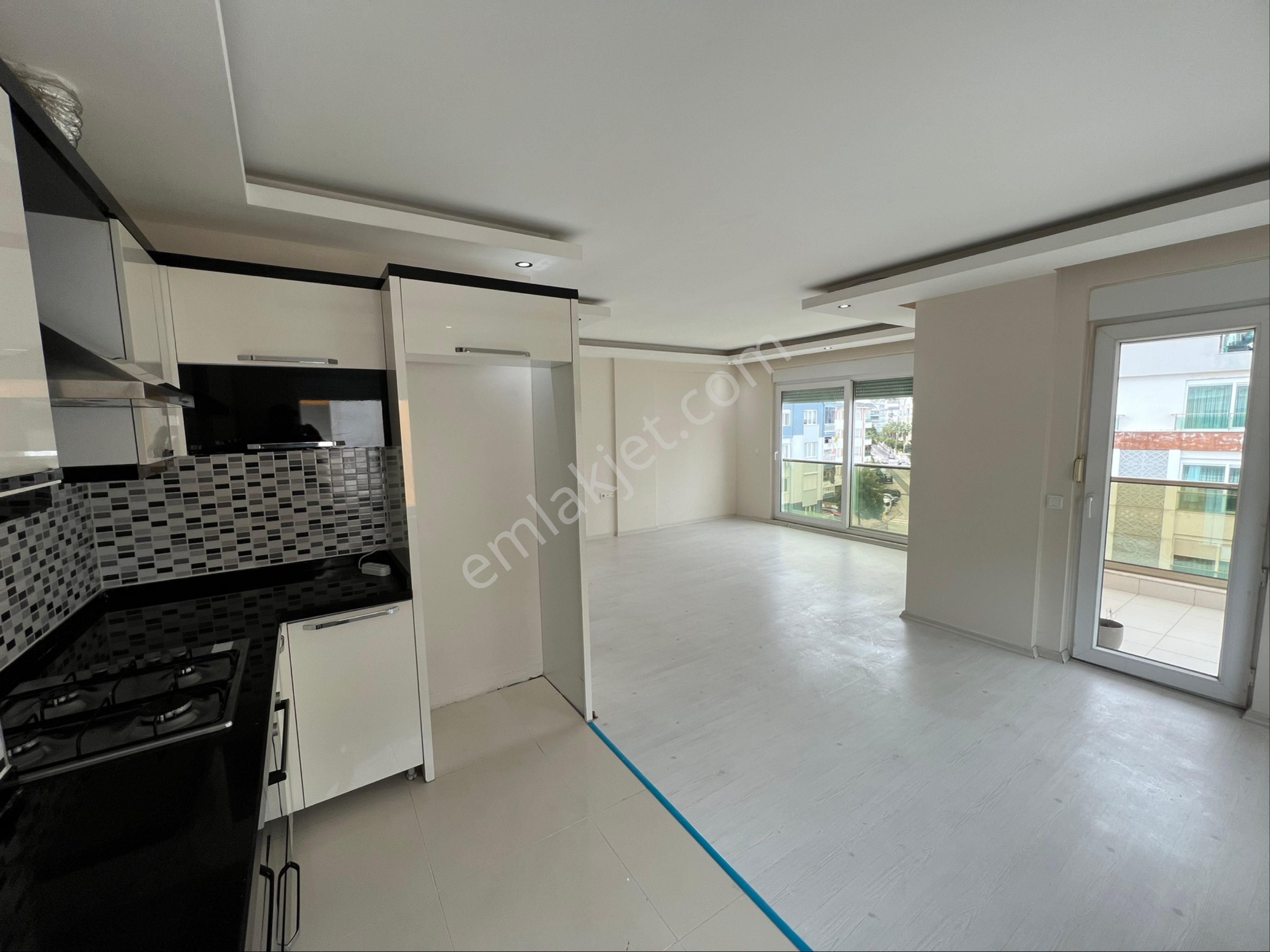 Antalya Konyaaltı Hurma Merkezde Yeni Binada 4+1 2 Banyo Teras Dubleks Boş Kiralık Daire