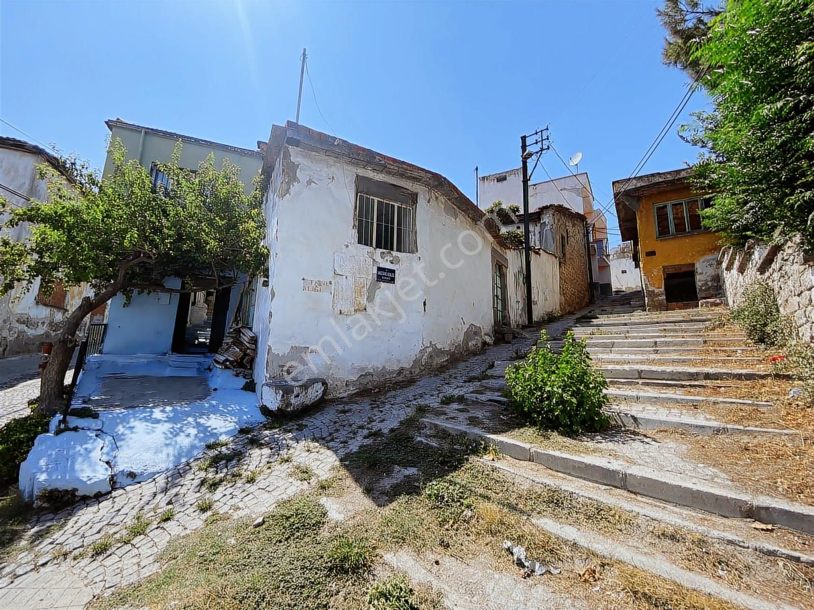 Şadırvan Civari İçinde 2 Adet Evi Bulunan 157 M² Müstakil