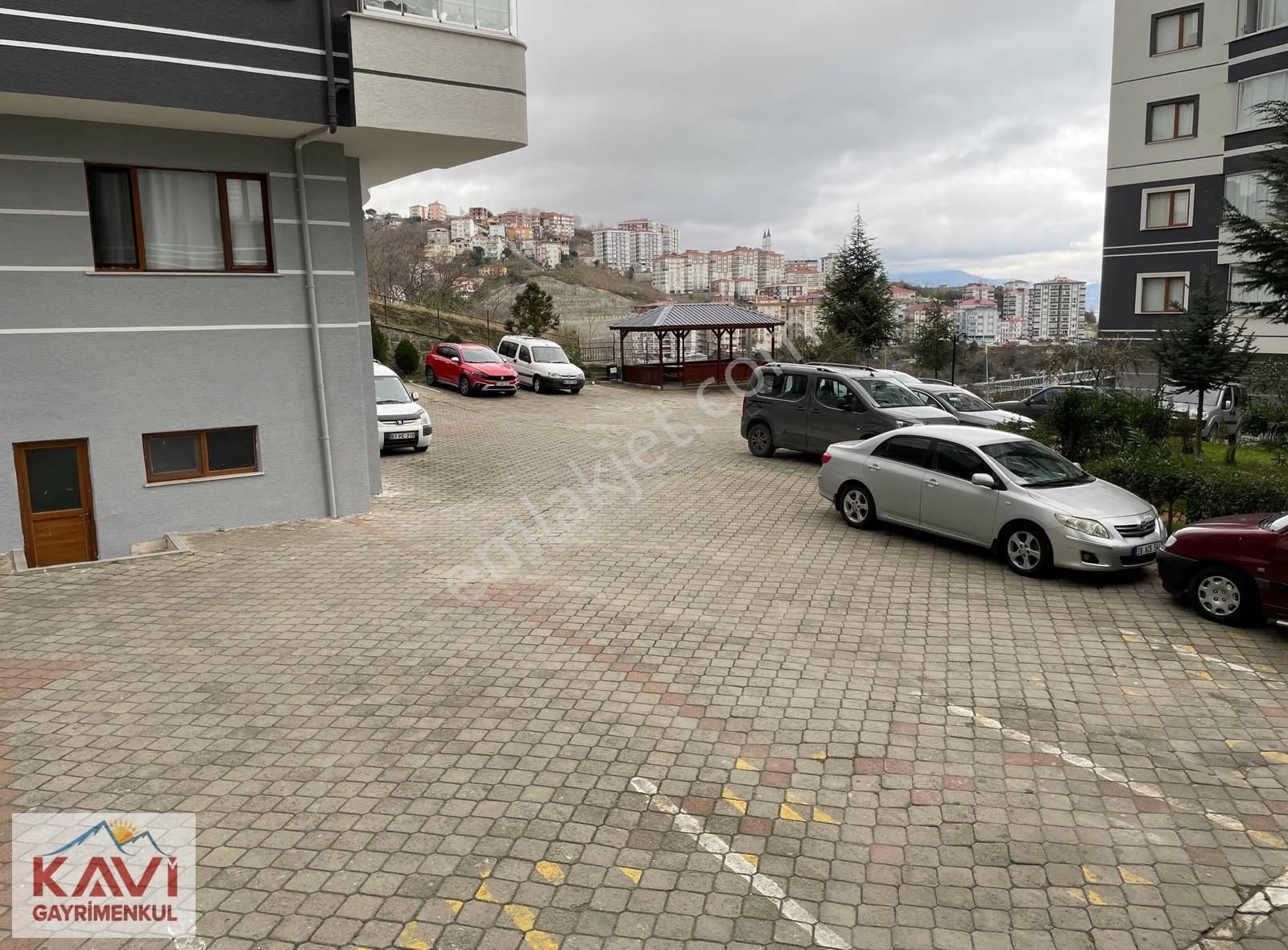 Aydınlıkevlerde Site İçinde Satılık Daire / Kavi Gayrimenkulden - Görsel 8