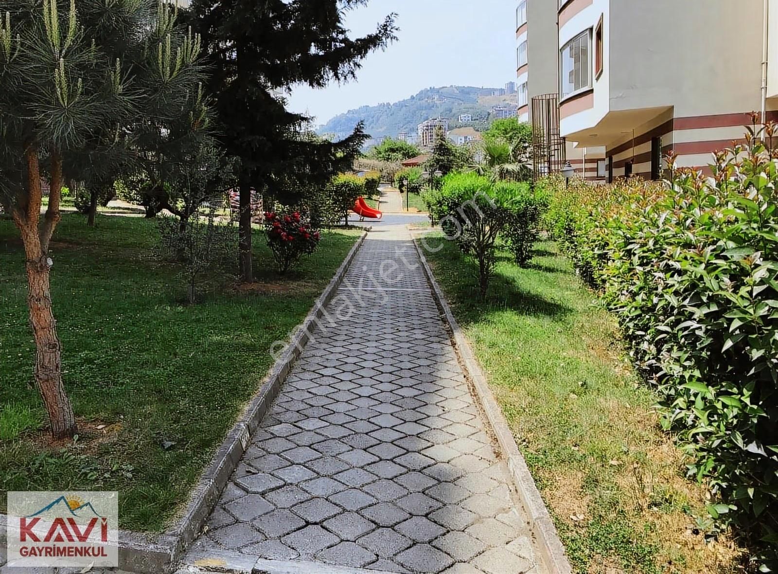 Aydınlıkevlerde Site İçinde Satılık Daire / Kavi Gayrimenkulden - Görsel 2