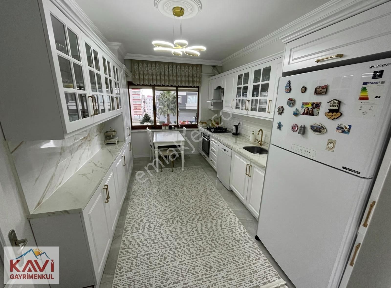 Aydınlıkevlerde Site İçinde Satılık Daire / Kavi Gayrimenkulden