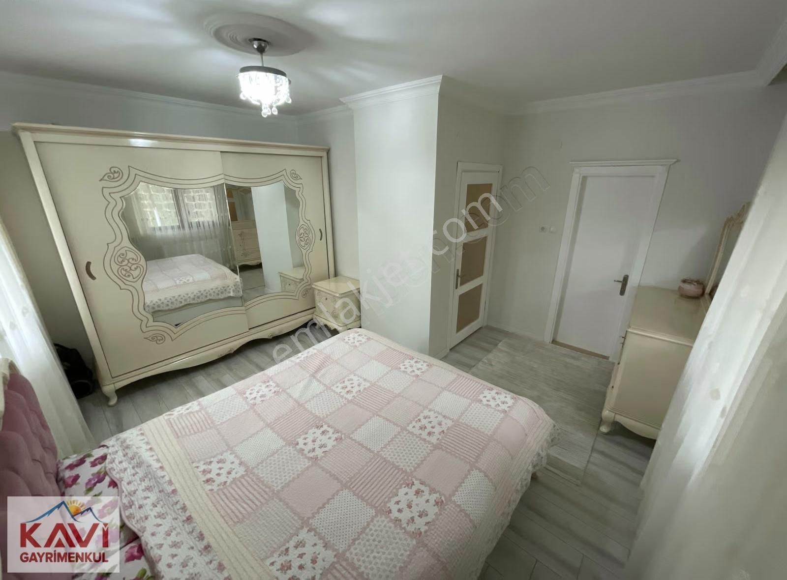 Aydınlıkevlerde Site İçinde Satılık Daire / Kavi Gayrimenkulden - Görsel 9