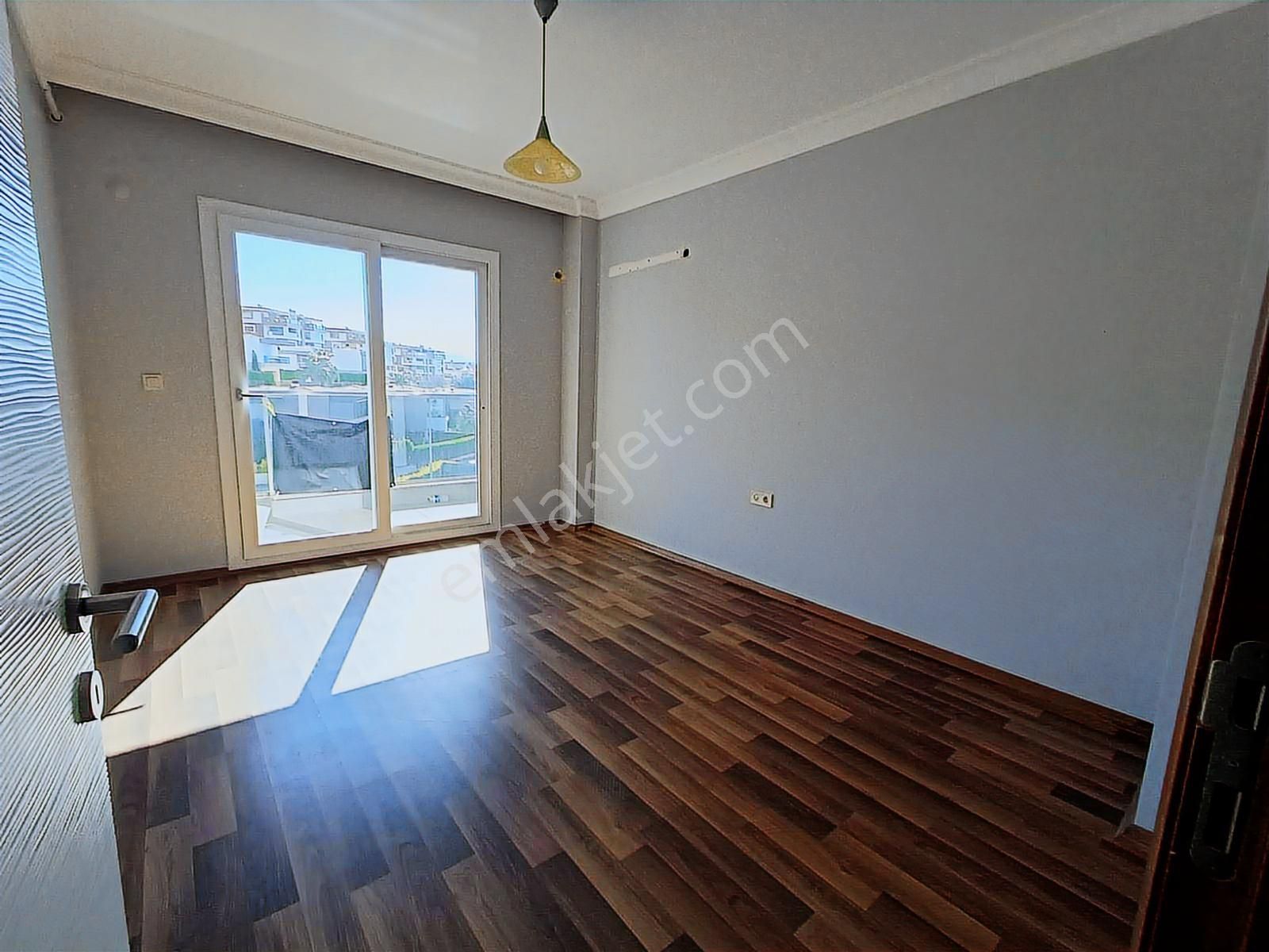 Kuşadası Ege Mahallesi Havuzlu Sitede Manzaralı Dubleks Daire - Görsel 13