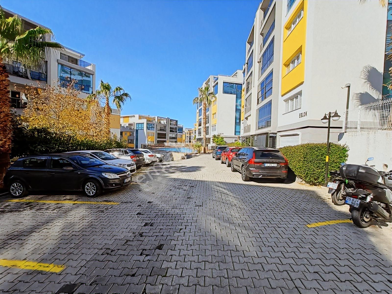 Kuşadası Ege Mahallesi Havuzlu Sitede Manzaralı Dubleks Daire - Görsel 3