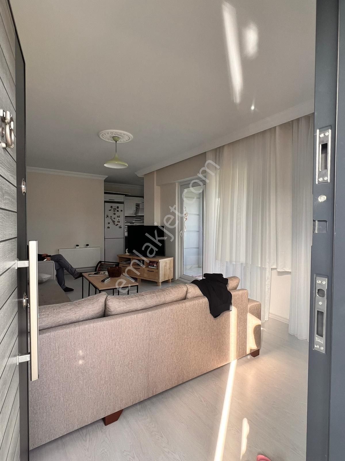 Şarköy Cumhuriyet Mah. Havuzlu Sitede Çift Balkon Full Eşyalı Kombili Cam Balkonlu Daire Satılık - Görsel 10