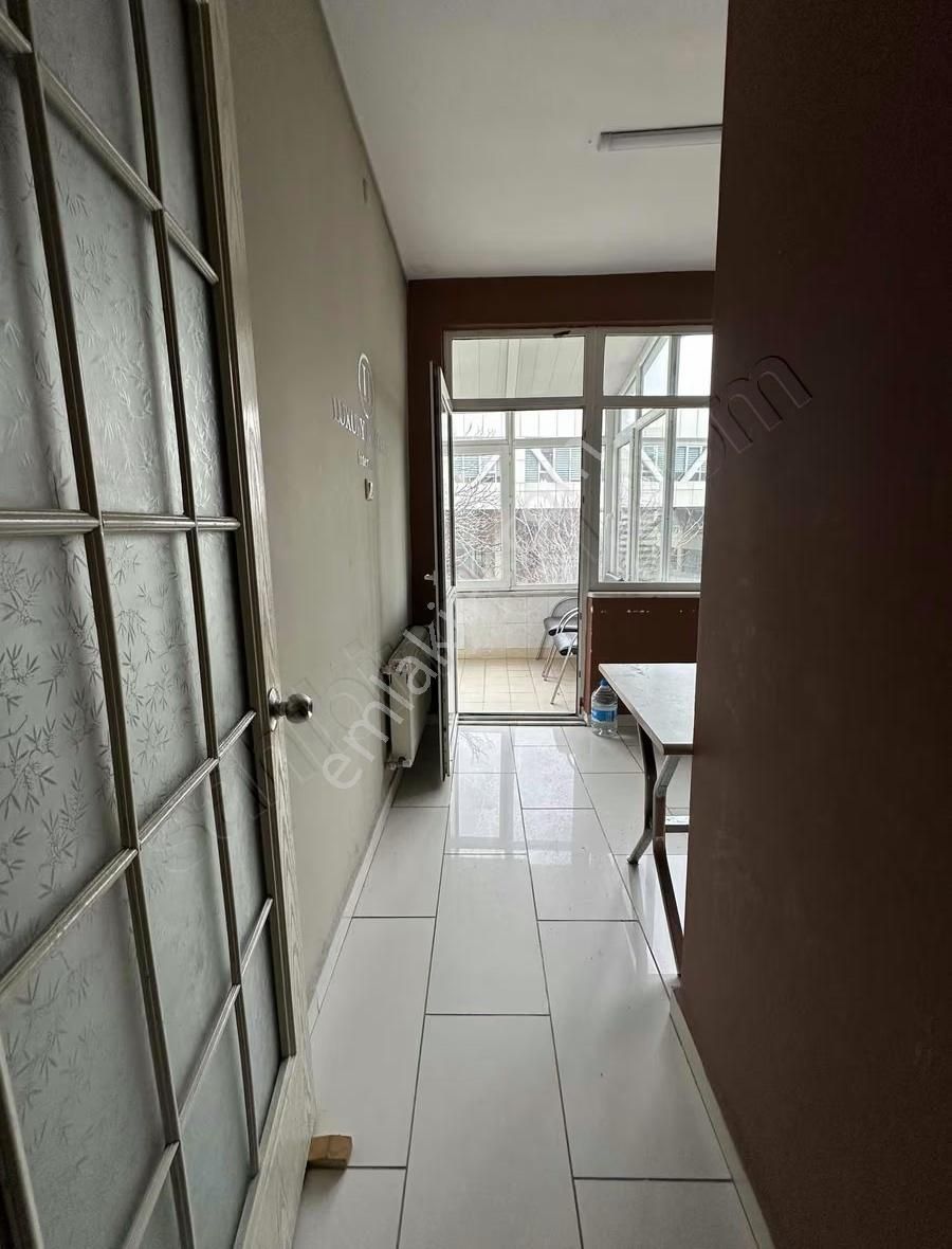 Vergi Dairesinin Arkasında Kiralık Güzel Ofis - Görsel 5