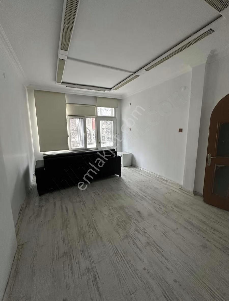 Vergi Dairesinin Arkasında Kiralık Büyük Ofis - Görsel 3