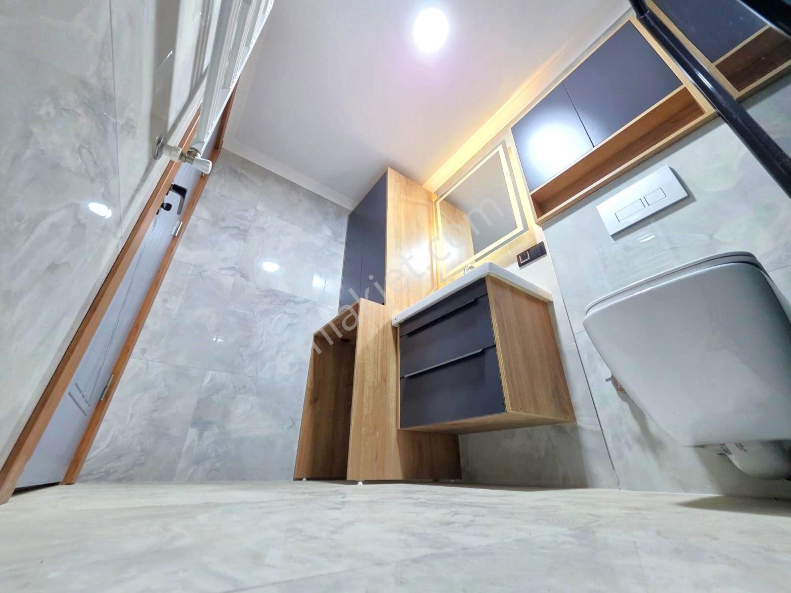 Aygül'den Akçay'da Keyifli Oturumuyla Şık Tasarımlı Denize Yakın Mesafede Ara Kat 1+1 Satılık Daire - Görsel 24