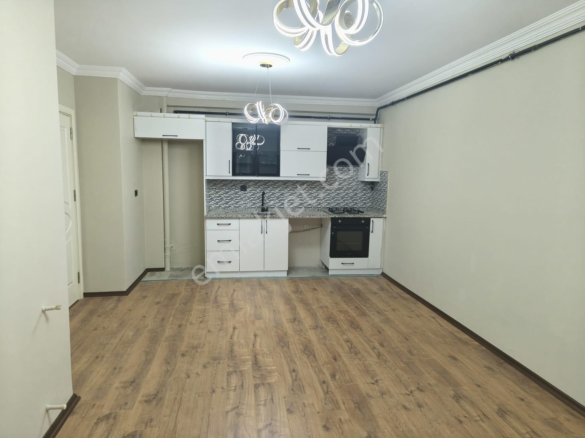 Esse My Home Dan Satılık 2+1 Mithatpaşa Cami Yakını Full Yapılı Geniş Daire