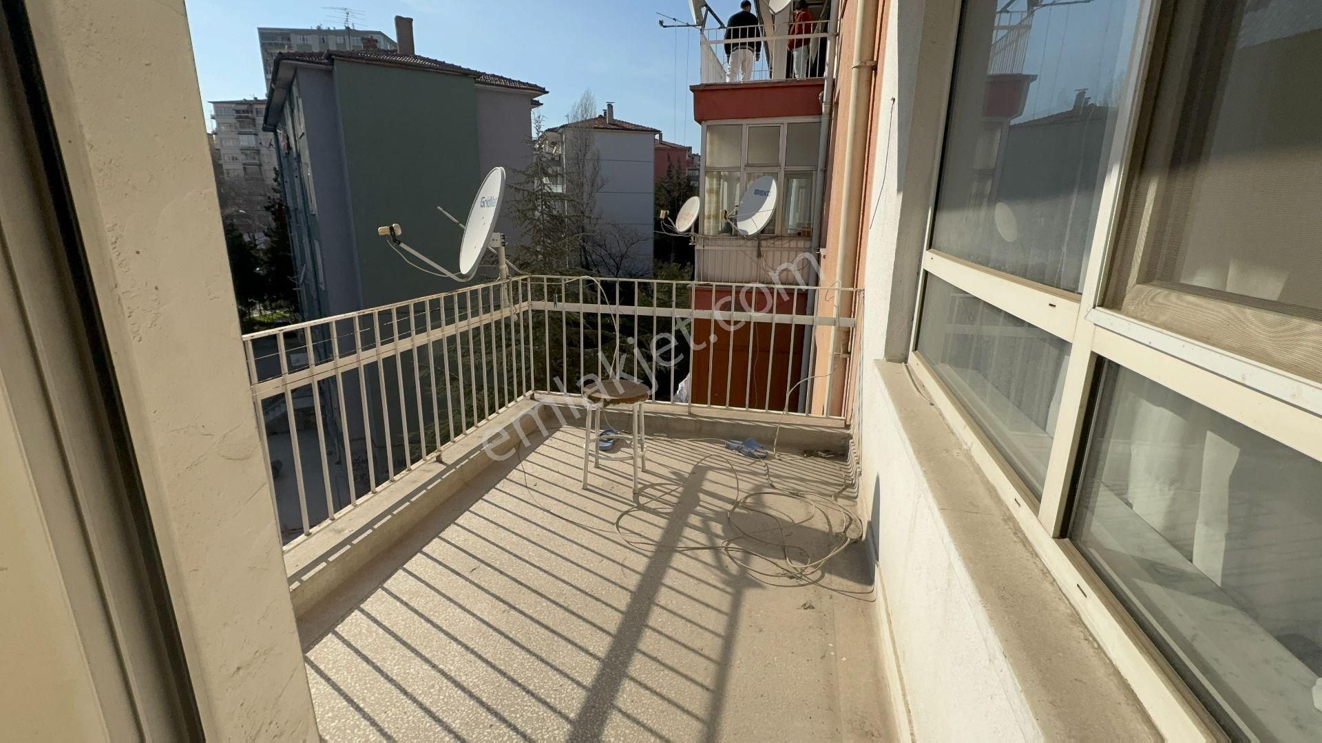 Ankara Yenimahalle Barış Mah Kısmi Eşyalı Kiralık 3+1 120 M2 Daire - Görsel 8