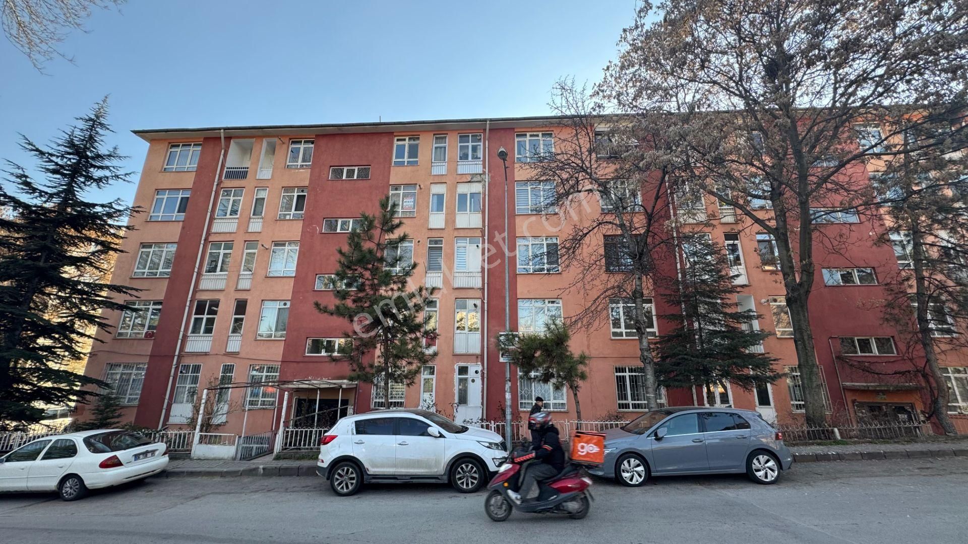 Ankara Yenimahalle Barış Mah Kısmi Eşyalı Kiralık 3+1 120 M2 Daire - Görsel 2