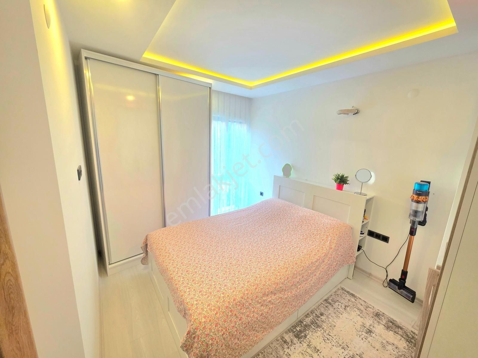 Kuşadasın'da Çift Banyolu Kat Mülkiyetli Satılık 1+1 Daire - Görsel 13