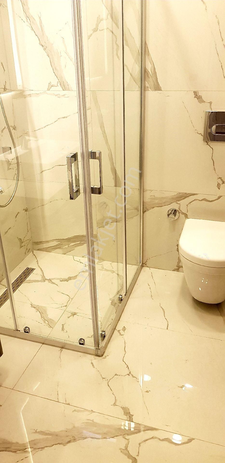 Göztepe'de Mimari Tasarımlı Katta Tek 3 Banyolu 220m2 4+1 Ara Kat Daire - Görsel 17