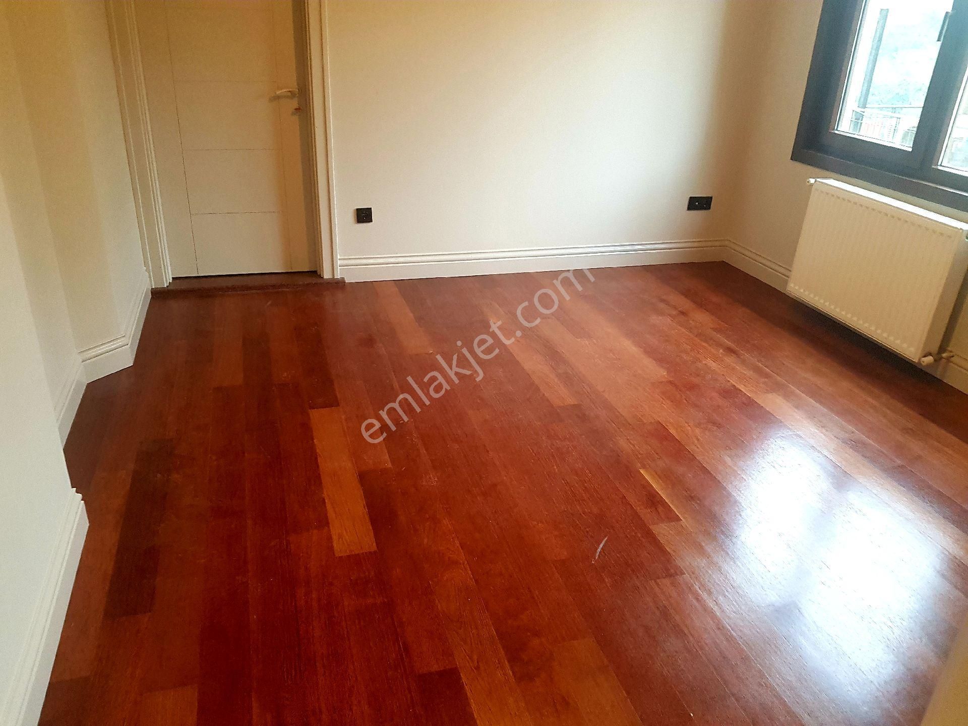 Göztepe'de Mimari Tasarımlı Katta Tek 3 Banyolu 220m2 4+1 Ara Kat Daire - Görsel 8