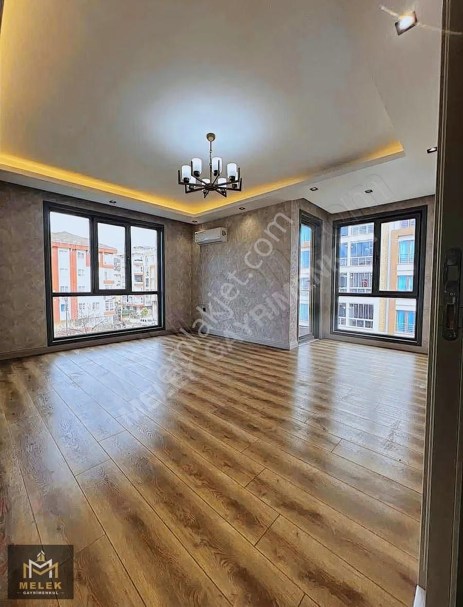 Melek Gayrimenkulden Acil Satılık Beylikdüzü 3+1 Daireler