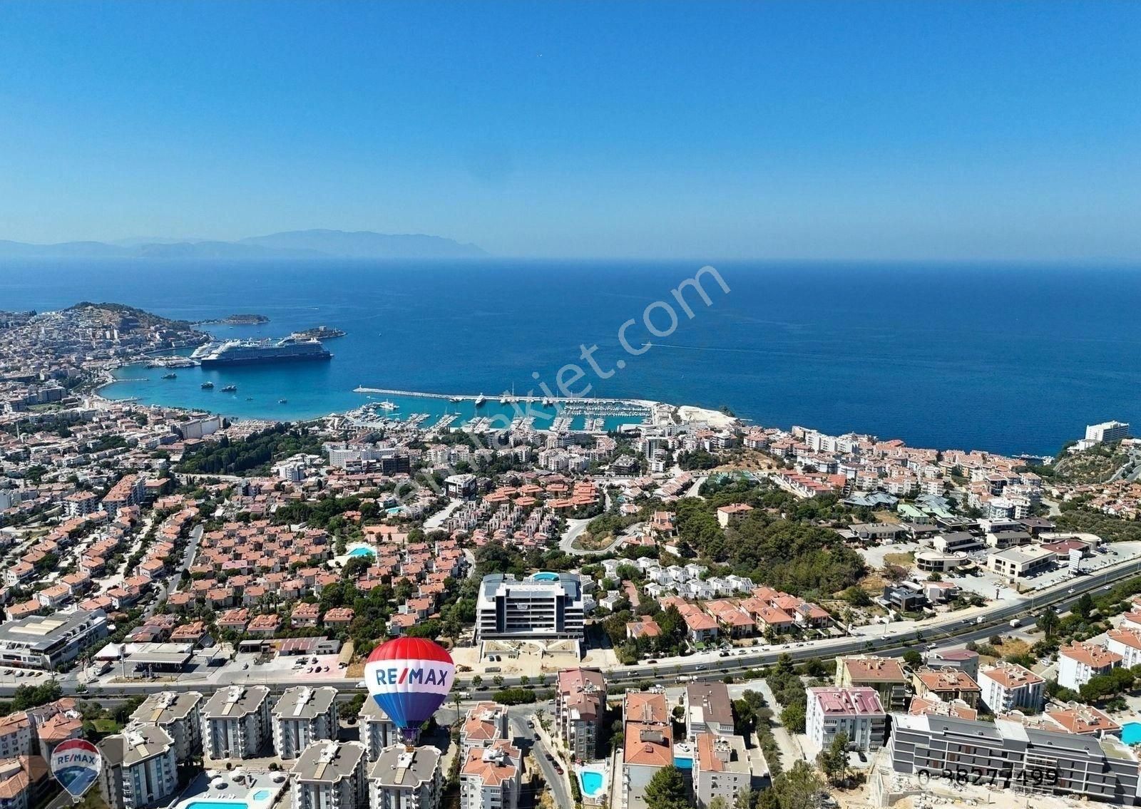 Kuşadası Bayraklıdede Mahallesi'nde 3+1 Satılık Daire Deniz Manzaralı