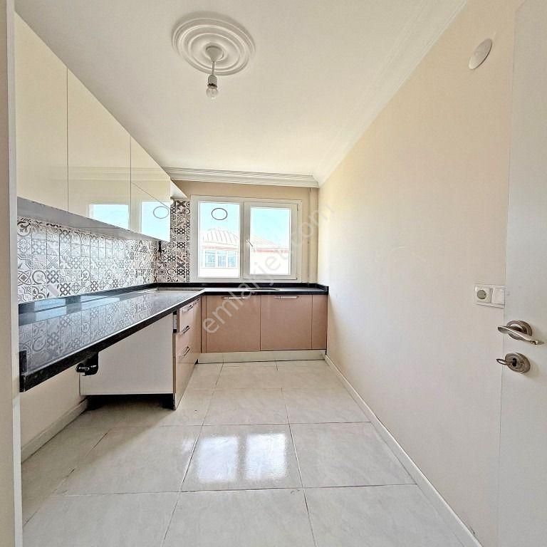 Cadde Üzerinde Kiralık 2+1 Ara Kat Daire