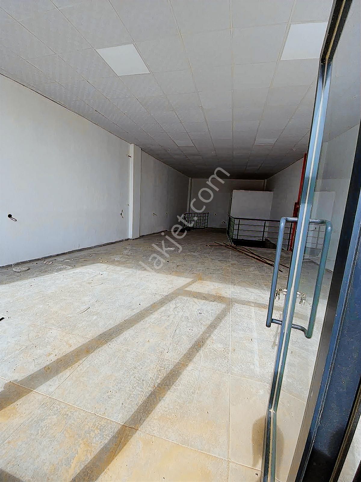 40'lık Yolda Kiralık İşyeri - Görsel 9