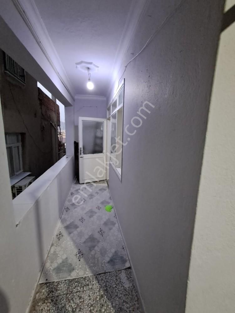 Bayraklı Çiçek Mahallesinde Eşyasız 2+1 Kiralık Daire - Görsel 12