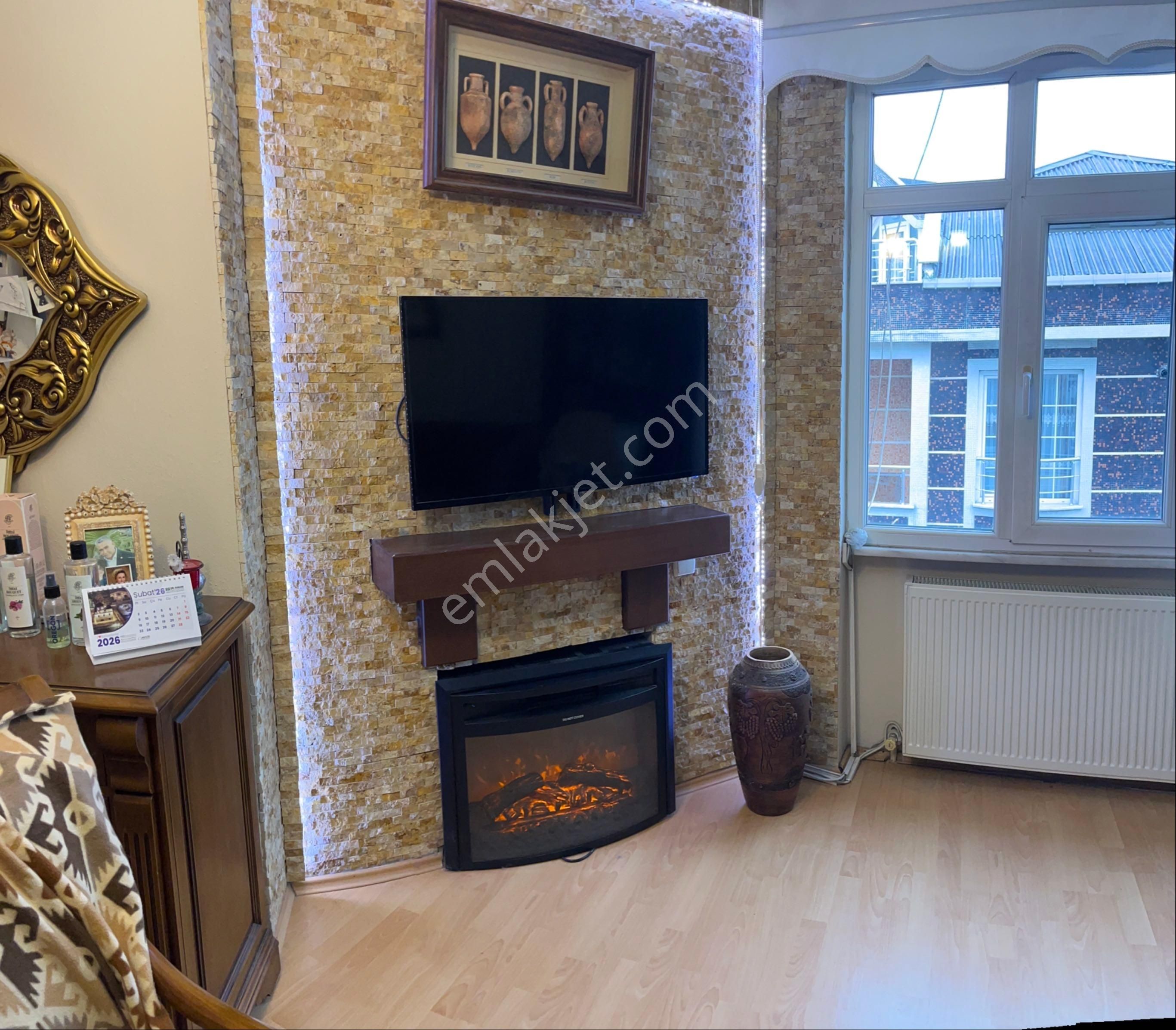 Yenilenmiş Geniş Ve Ferah 2+1 Şömineli Ankastreli Balkonlu Kapalı Otoparklı Kiralık Daire