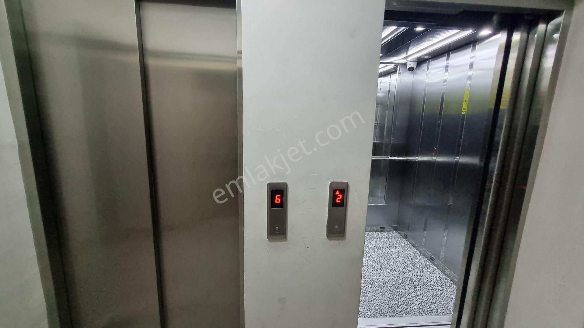 Menemen Yüzme Havuzlu Güvenlikli Sitede Ara Kat 2+1 Kiralık Daire - Görsel 8