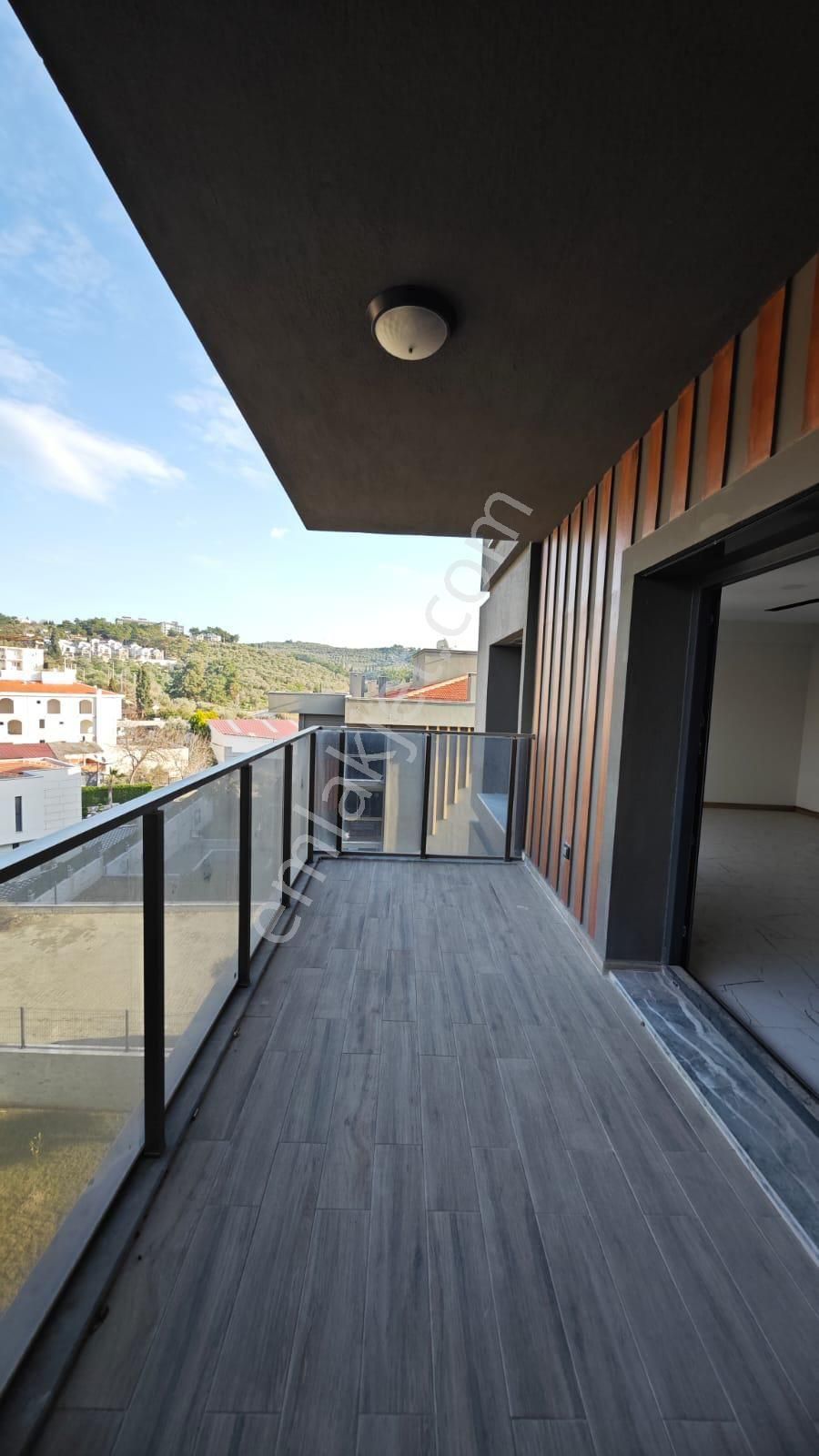 Kuşadası Ege Mahallesinde Satılık 3+1 Arakat Daire - Görsel 5